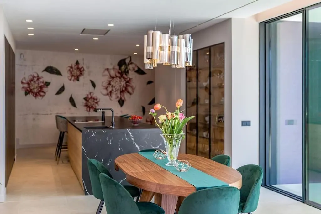 פלטחה ד'ארו Spa Luxury Villa ***** 0*, פלטחה ד'ארו
